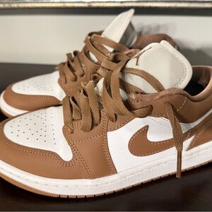 Nike Jordan 1 Low
Archaeo Brown White                Women 7.5   Men 6
